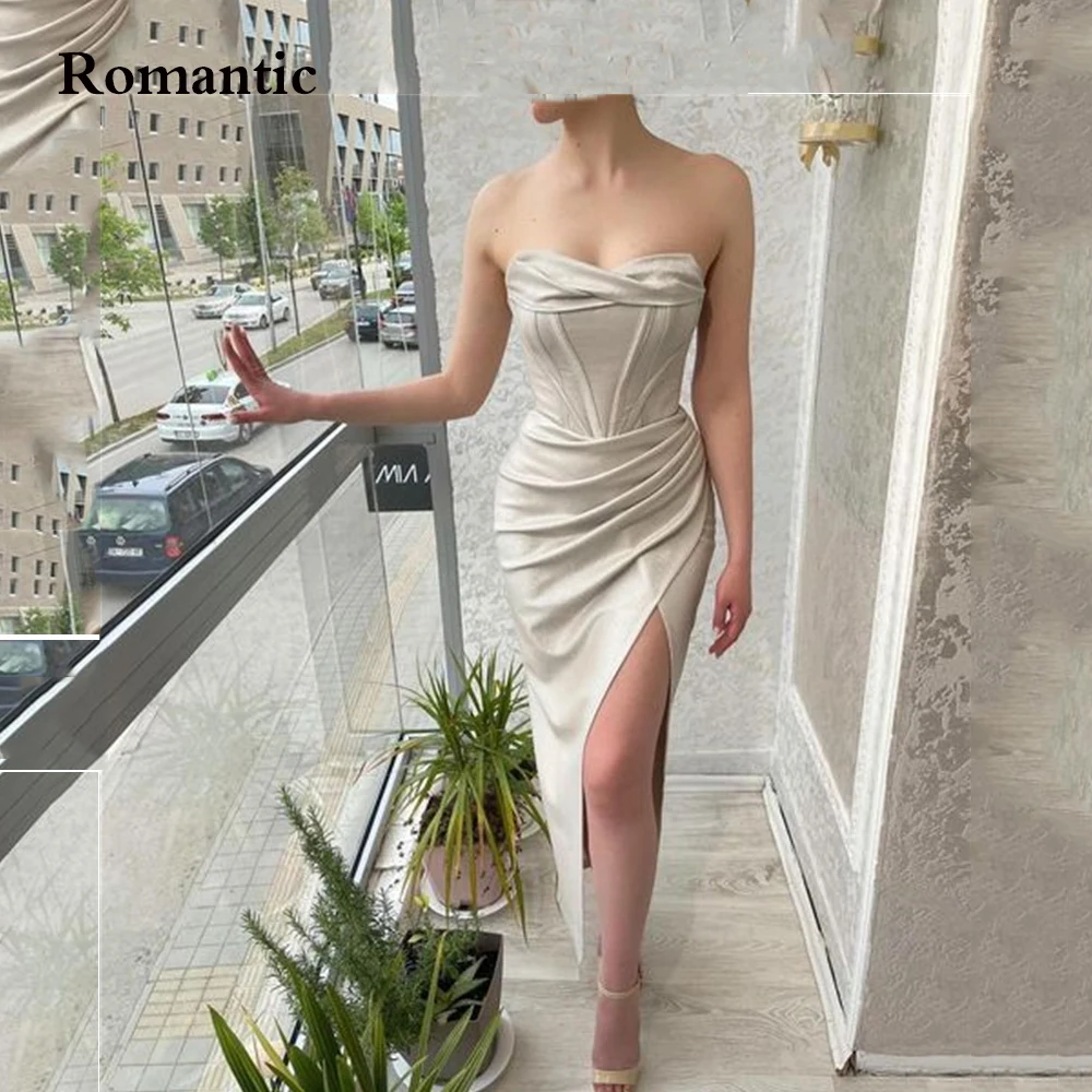 Романтические вечерние платья а-силуэта белые атласные пикантные обтягивающие