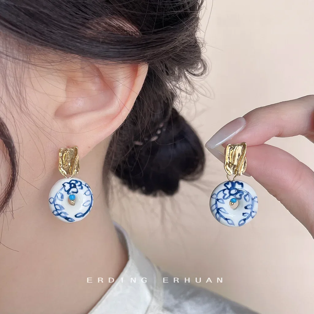 Привлекательные очаровательные сине-белые фарфоровые висячие серьги ручной