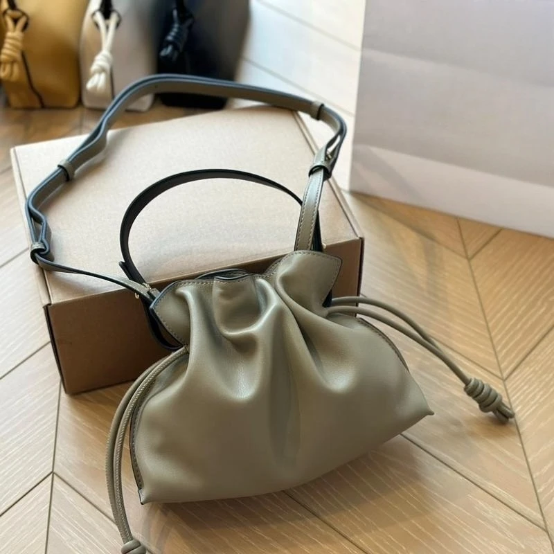 

2023 Classic Fashion New Women's Shoulder Bag High Quality Designer Ladies Handbag Luxury Elegant Crossbody Bags Party Bag 23*19