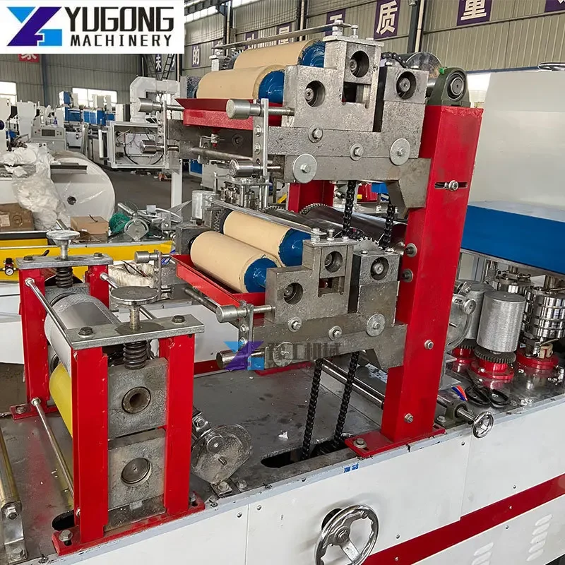 Полностью автоматическая машина для изготовления складных салфеток с тиснением