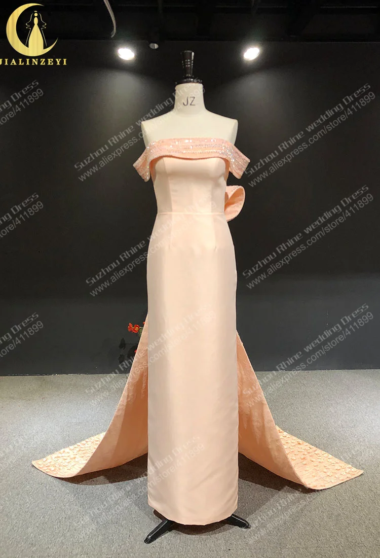 Рисунок 3 - Женское платье с открытыми плечами