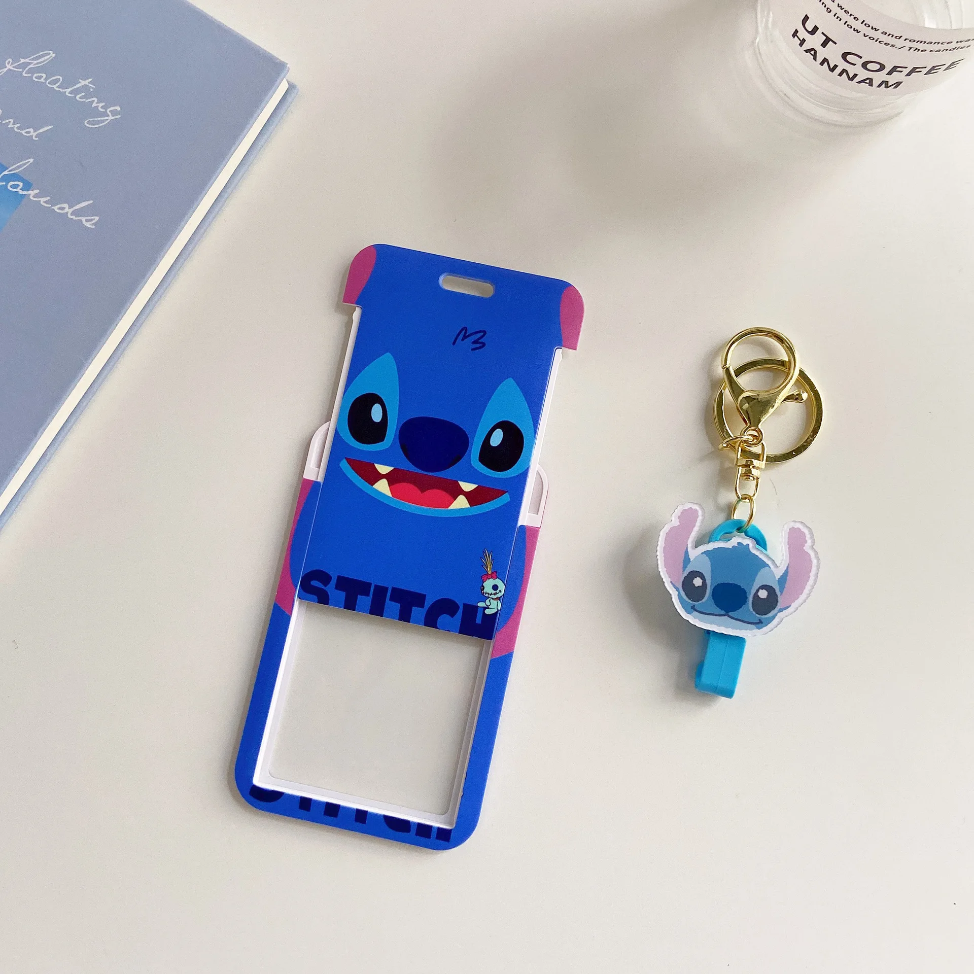 Выдвижной брелок для ключей из мультфильма Disney |