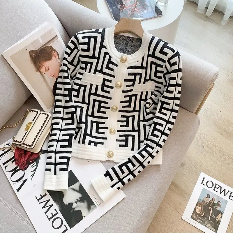 Шикарный модный вязаный кардиган женский укороченный на осень и зиму новинка 2024