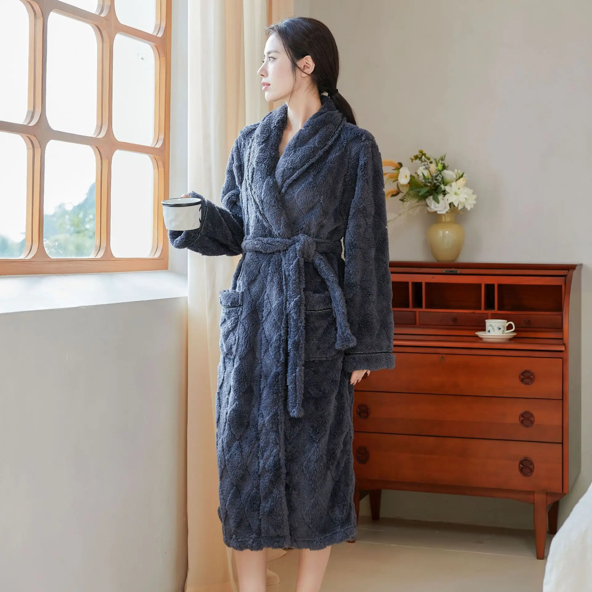 Коллекция осень-зима 2023 одежда для отдыха женский модный удобный халат толстый