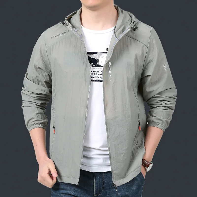

Summer Men Sunscreen Jackets Thin Windbreaker Outdoor Hooded Sports Hiking Fishing Coats Designer UPF50+ Skin Coats Jaqueta