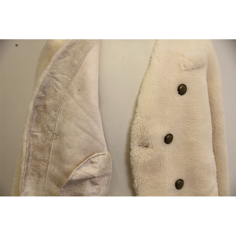 Женское теплое пальто на пуговицах бежевое с V-образным вырезом одежда для женщин