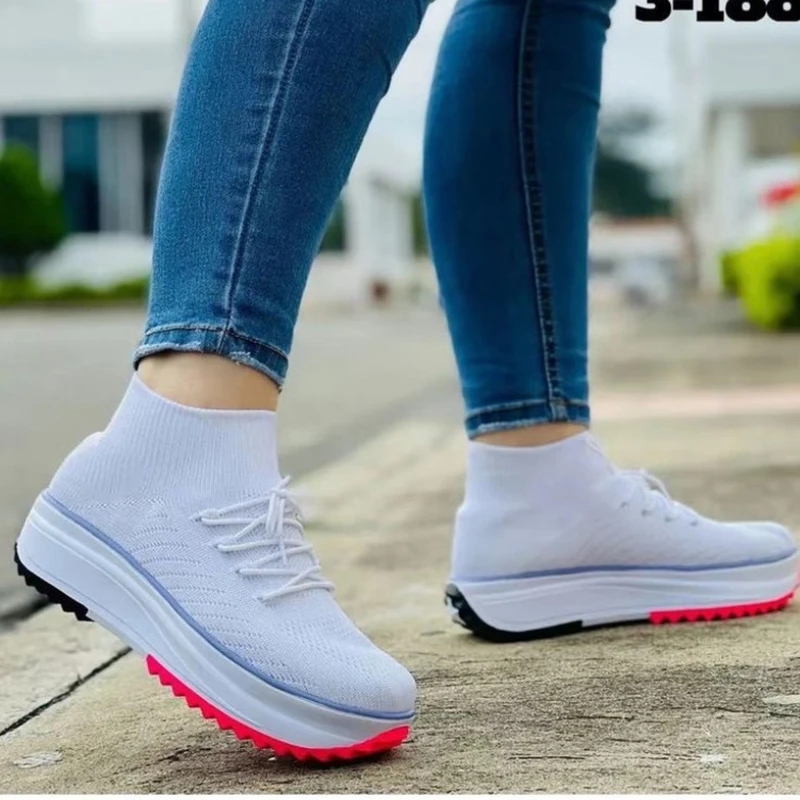 

Новинка 2022, стильные женские дышащие сетчатые кроссовки на платформе, женская мягкая повседневная обувь с чехлом, женские вязаные носки, пл...