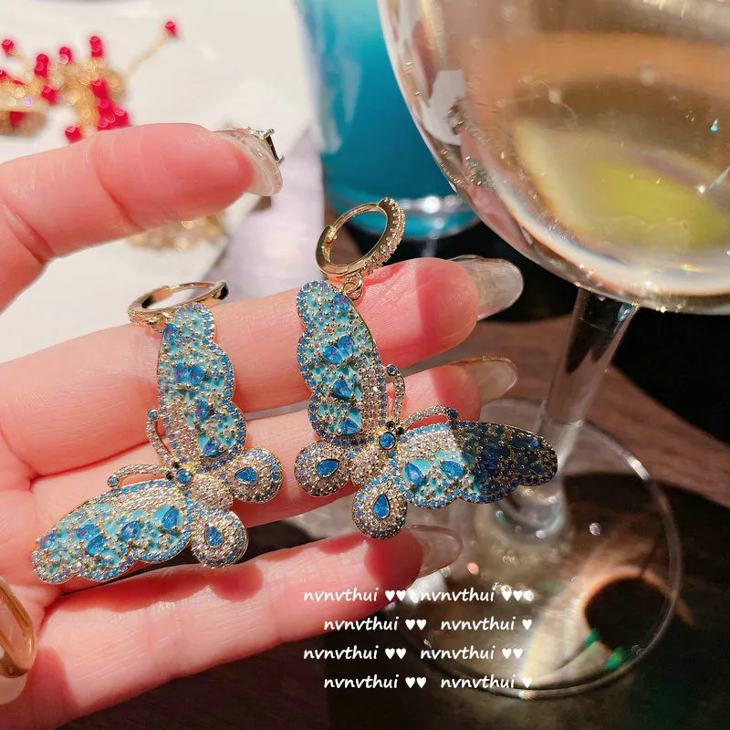 

Яркие серьги-бабочки с драгоценным камнем, дизайнерские серьги с золотым покрытием 18 карат, заостренный кристалл, цирконий, лук