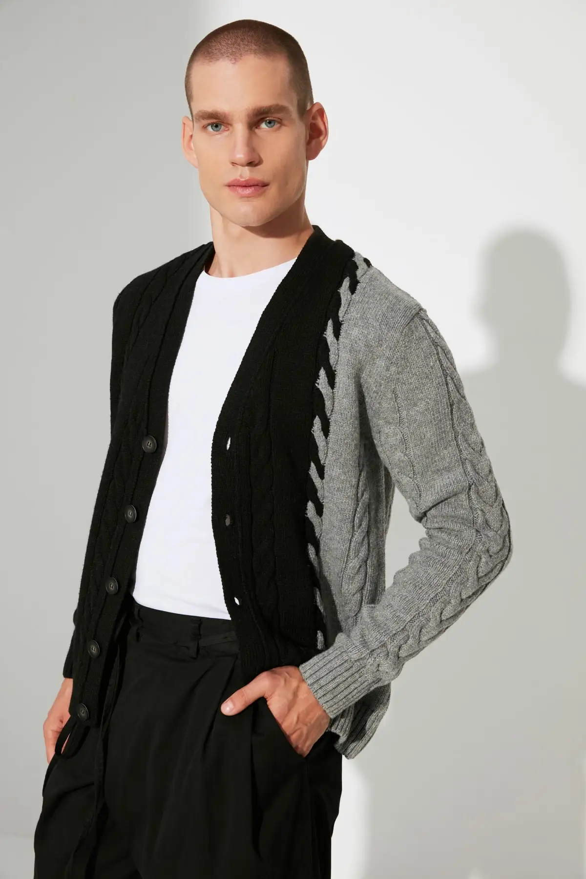 

Trendyol Male Hair Weave Regular Fit Knitwear Cardigan TMNAW22HI0843