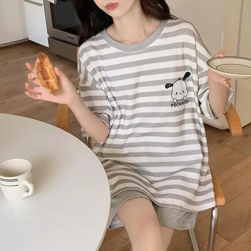 

Новинка 2023 г., летний пижамный комплект Sanrio с мультяшным принтом, из чистого хлопка, свободная полосатая повязка, удобная Милая повседневная домашняя одежда для девушек