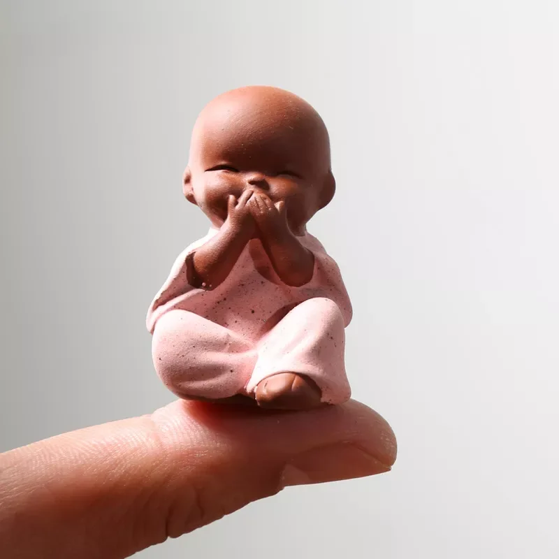 

Ceramic Ornaments Monk Figurines Small Buddha Statue Tathagata India Yoga Mandala Tea Pet Purple Ceramic Crafts Decorative