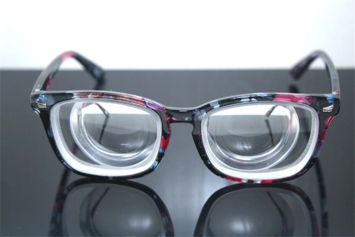 Диоптрия в очках что это. M1994 c4 очки. Линза 80 диоптрий. Очки с астигматическими линзами. Очки с цилиндрическими линзами.