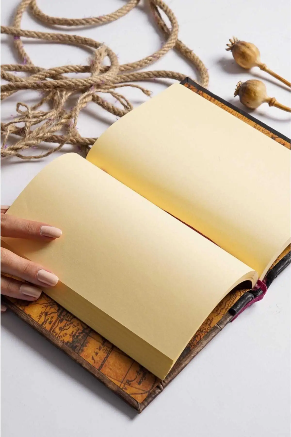 Рисунок 2 - Кожаная книга для записей из натуральной кожи