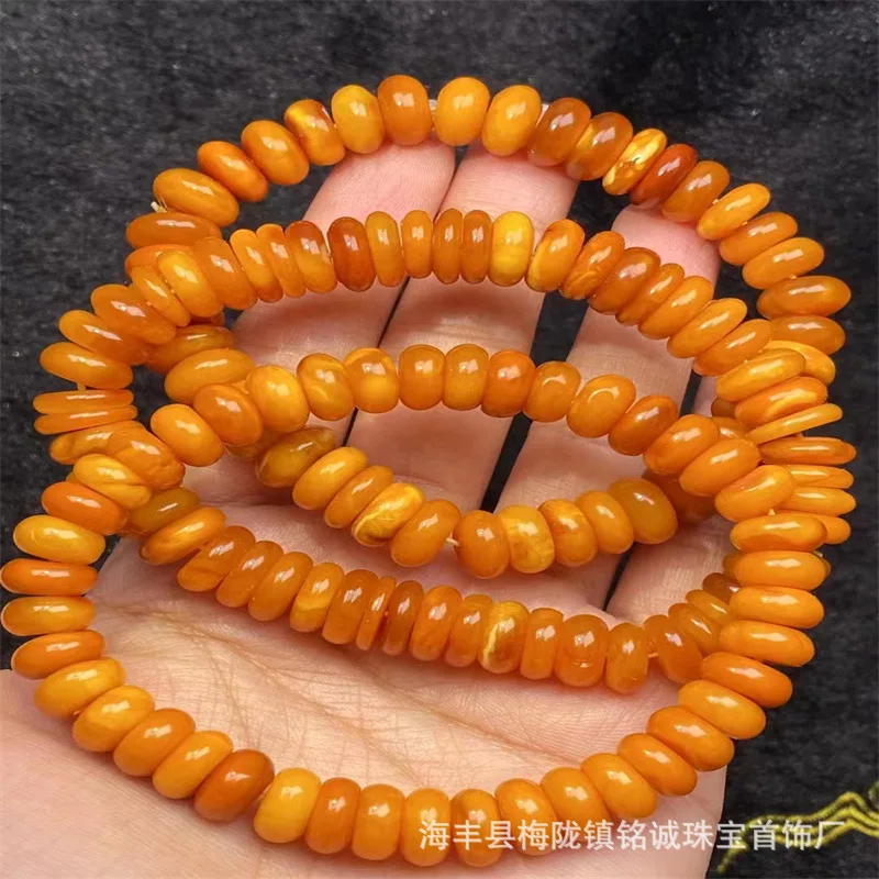 Античный восковой браслет с прозрачными линиями