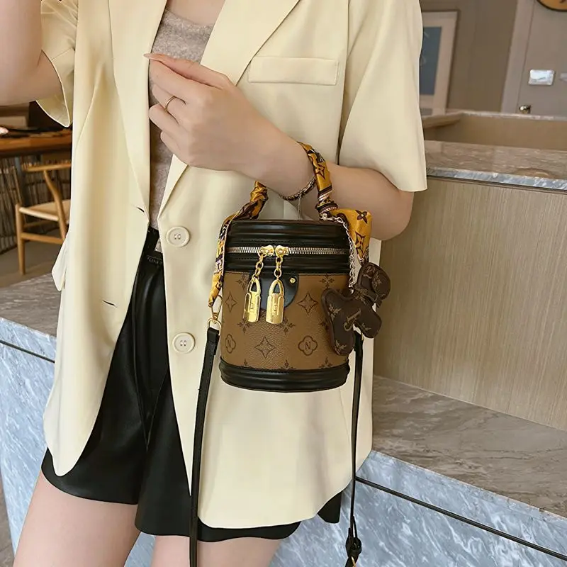 

New Monogram Tote Bucket Bag For Women Fashion Luxury Desinger Circular Shoulder Bag Ladies High Quality Leather Crossbody Bags