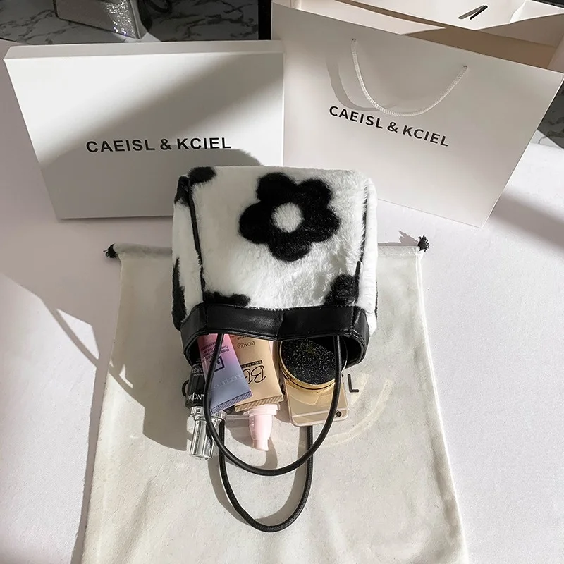 Рисунок 4 - Модная женская меховая сумка с