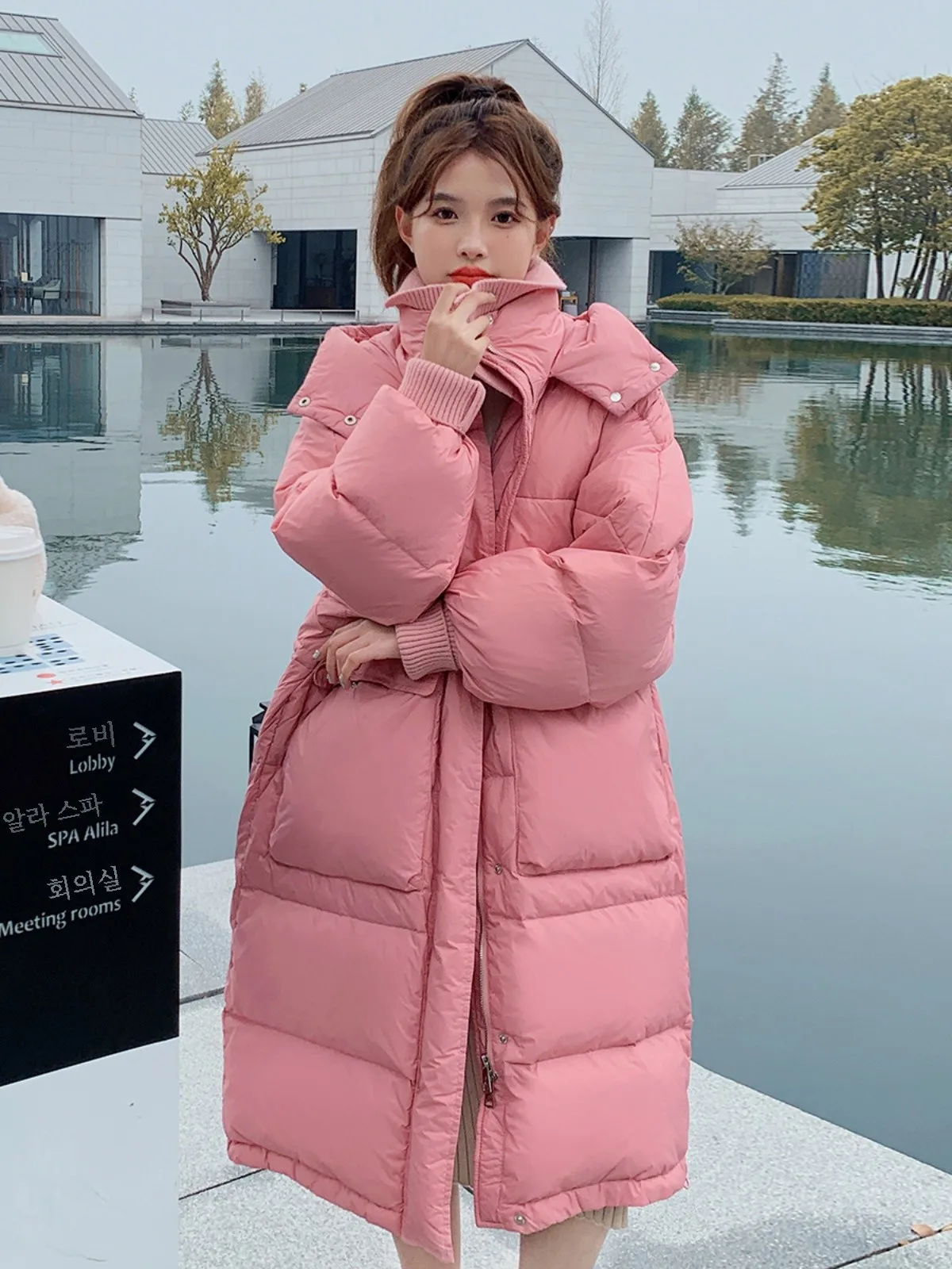Pink Down jacket Women Winter New Loose Western Sle Small Thickened Mid-Length Hood 50 White Duck Down Outerwear