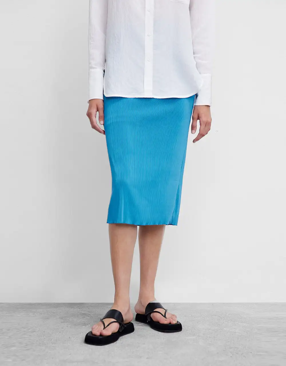 

Minimalistic Midi Skirts