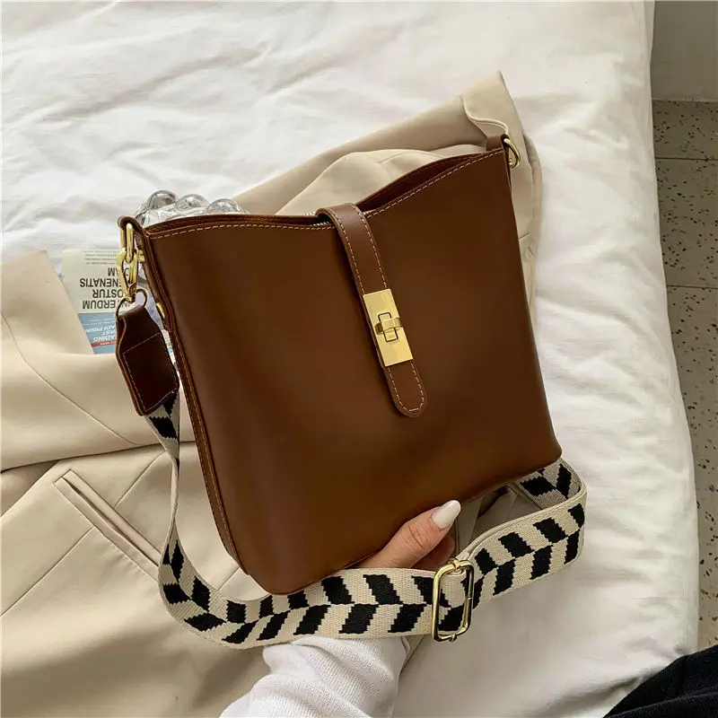 

New Women Shoulder Messanger Bag Fashion All-match Shopping Female PU Leather Bucket Bag Travel Casual Wide Strap Tote Hot Sale