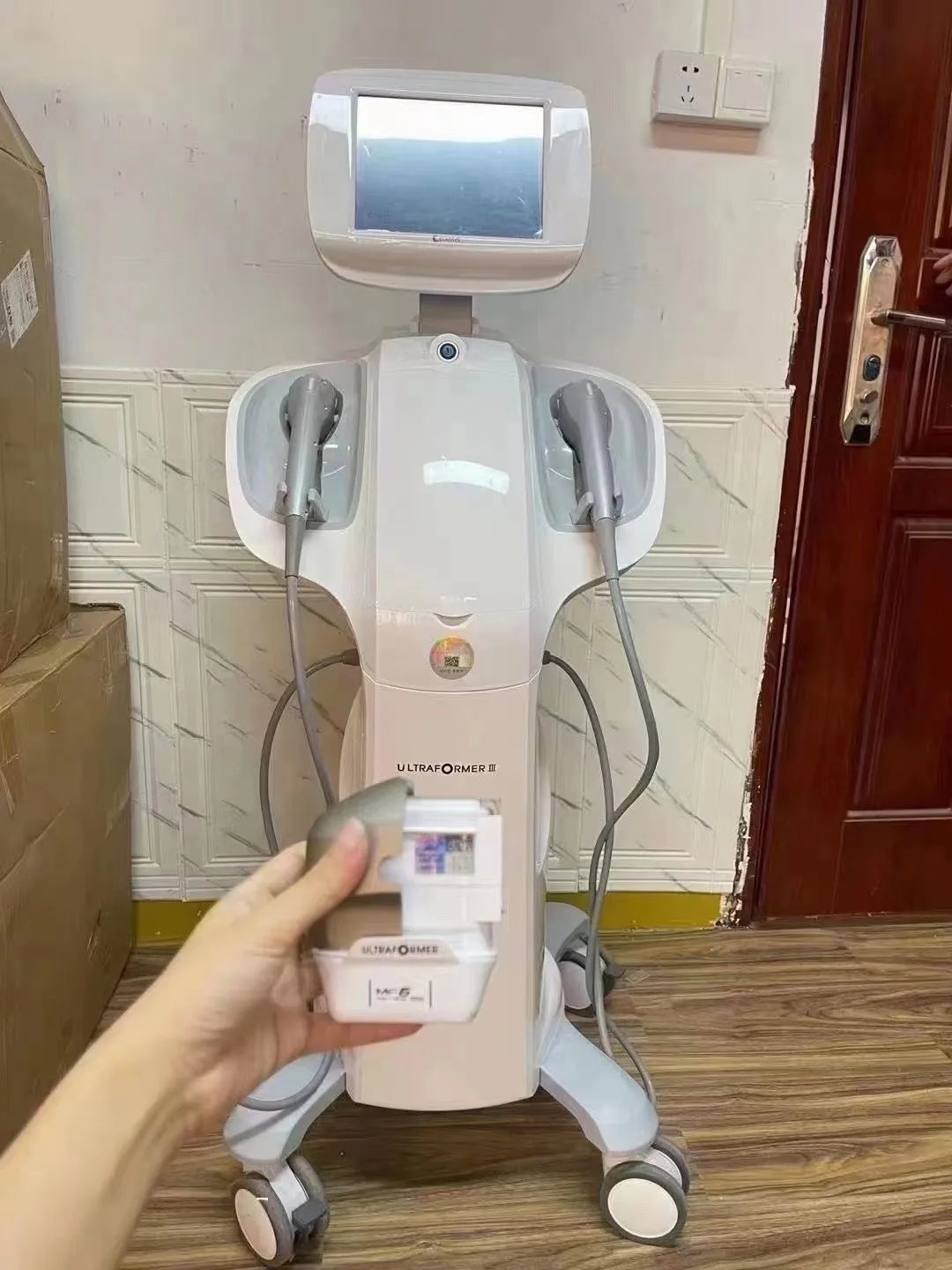 

2022 Latest Best Korea Professional Face Lifting Treatment Focused 7D Machine 7 Cartridges With RF Device