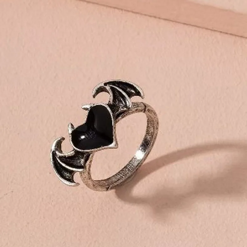 

Retro Angel Wings Black Heart Rings For Women Fashion Gradient Crystal Zircon Cutout Double Heart Open Rings Finger Jewelry Gift