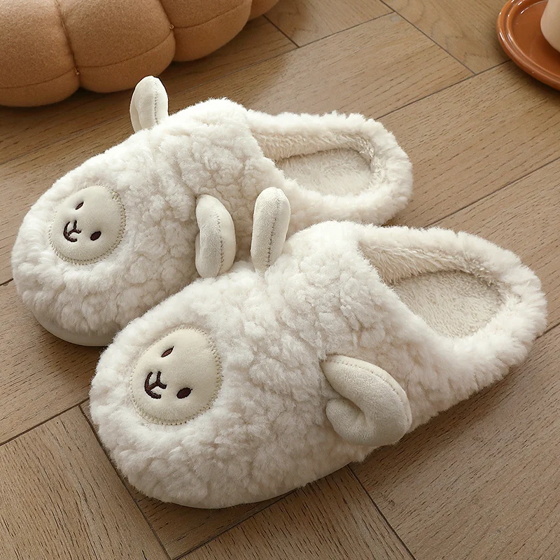 

Зимние женские тапочки, сохраняющие тепло, плюшевые, для спальни, хлопковые пушистые тапочки, мультяшная овечка, Симпатичные парные домашни...