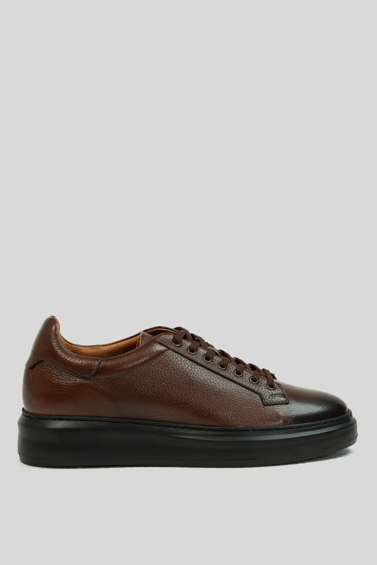 

Plain Leather Sneaker Tan