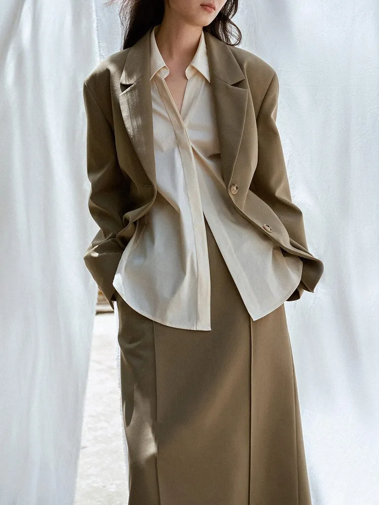 Рисунок 4 - Женский блейзер с отложным воротником