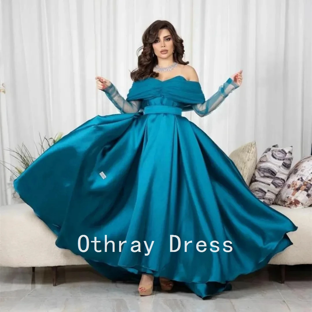 Женские платья для выпускного вечера с открытыми плечами и плиссированным