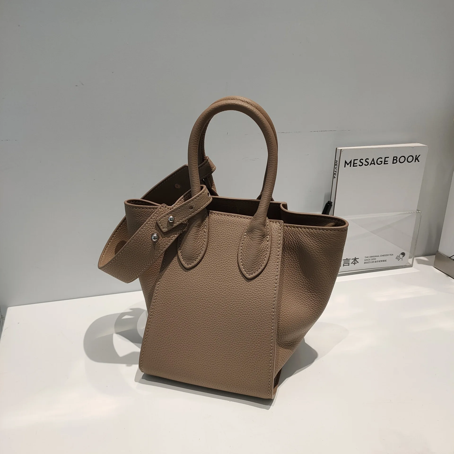 

New Niche Design Cowhide Diagonal Handbag