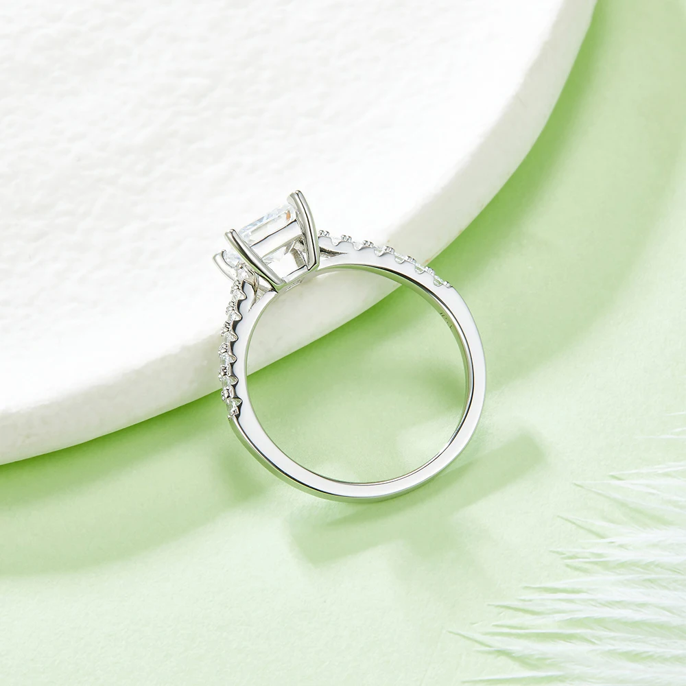 Кольцо женское из серебра 925 пробы с квадратным бриллиантом 1 карат