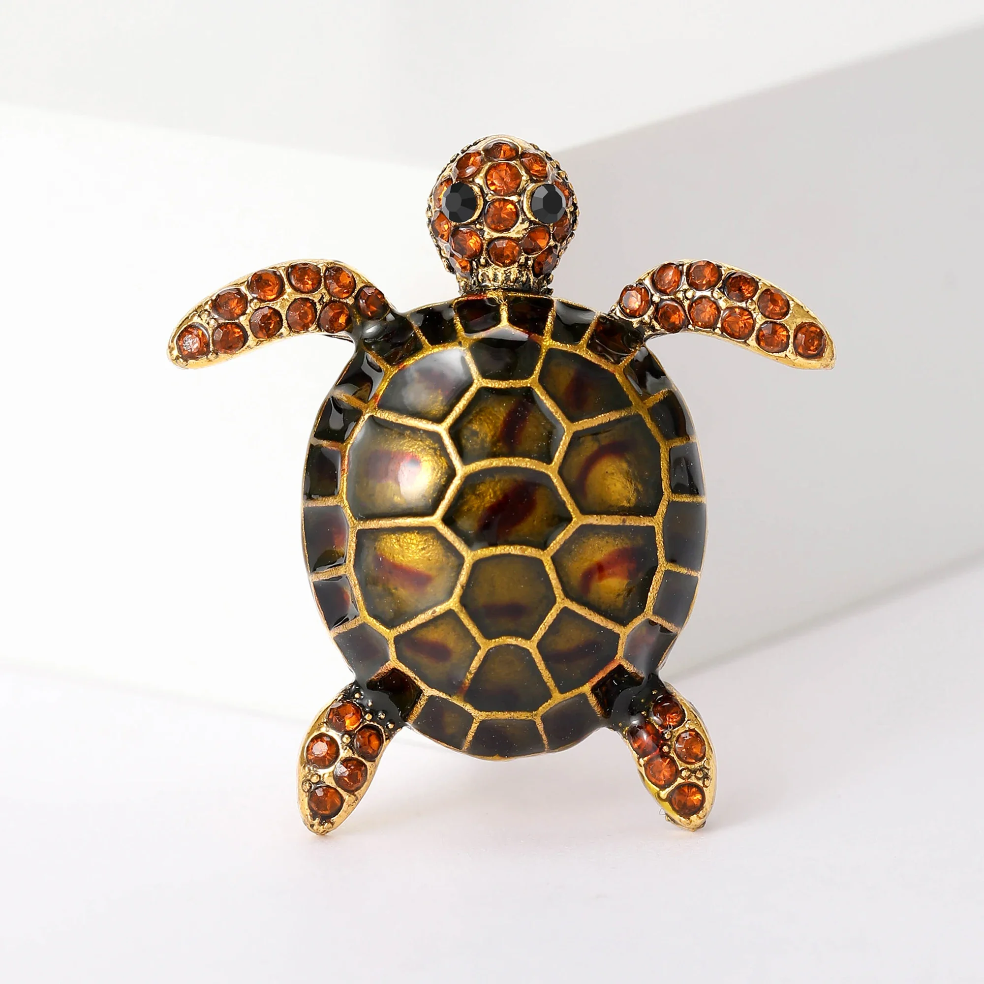 Брошь в виде черепахи