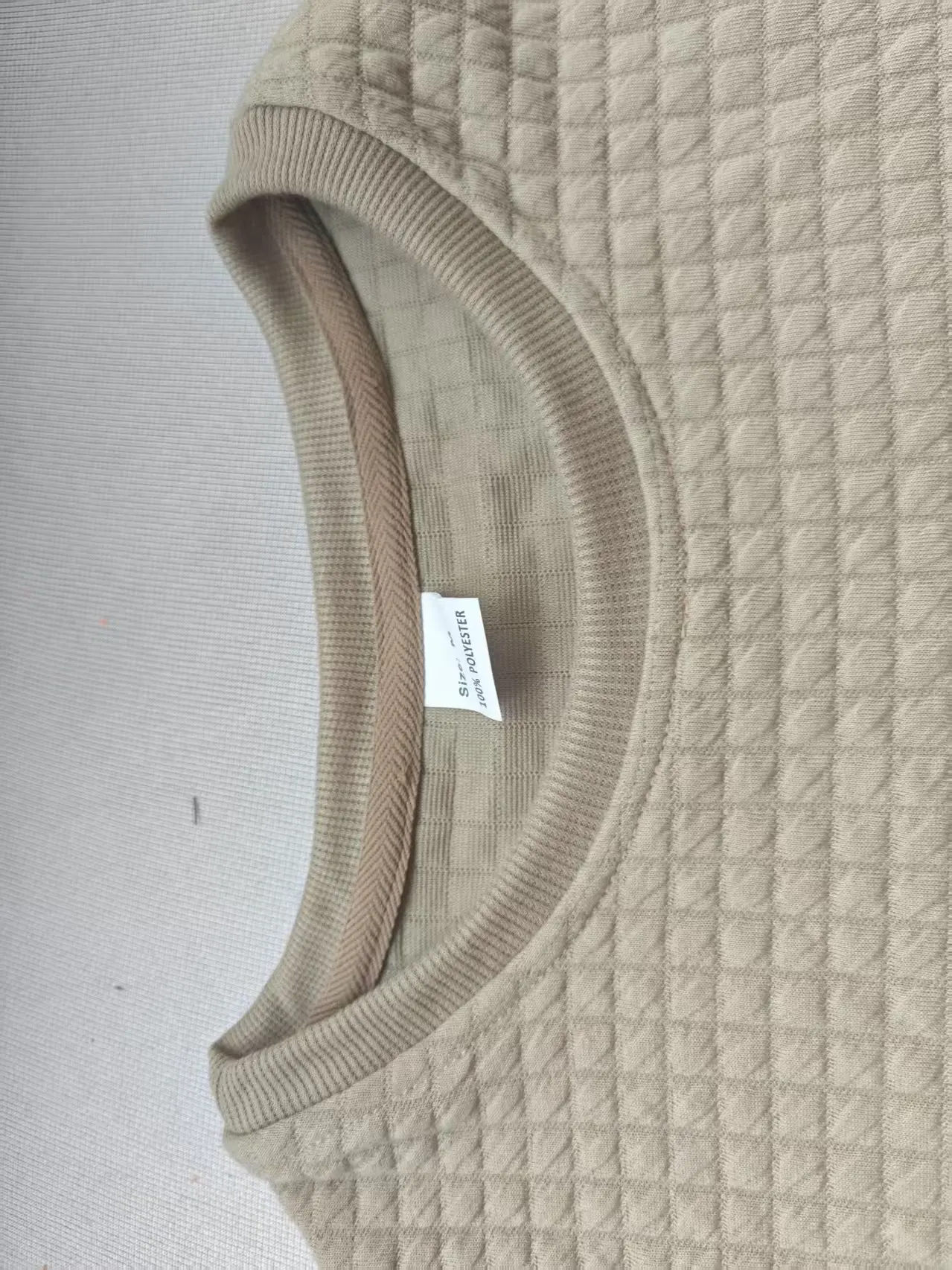 Фото Мужской комплект с большой скидкой, новый однотонный удобный спортивный костюм с круглым вырезом для отдыха, клетчатая футболка, шорты с несколькими карманами на шнурке №5