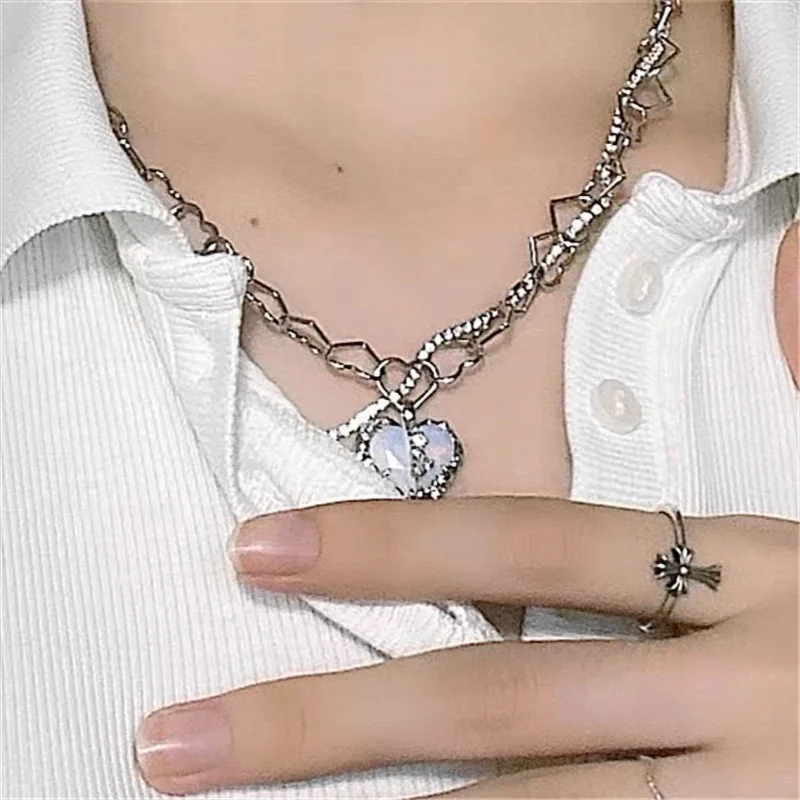 

Y2K Vintage Gothic Heart Pendant Multilayer Collar Necklace Clavicle Chain Necklace Punk Women's Party Jewelry