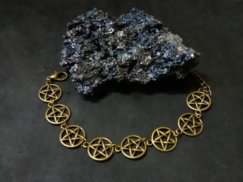 

Hot selling Chinese and Korean version fashion star pentagram hollow bracelet