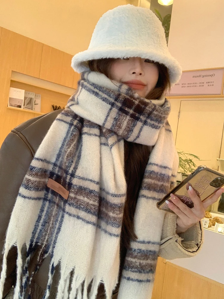 Вязаный шарф зимний женский и мужской клетчатый с кисточками в консервативном