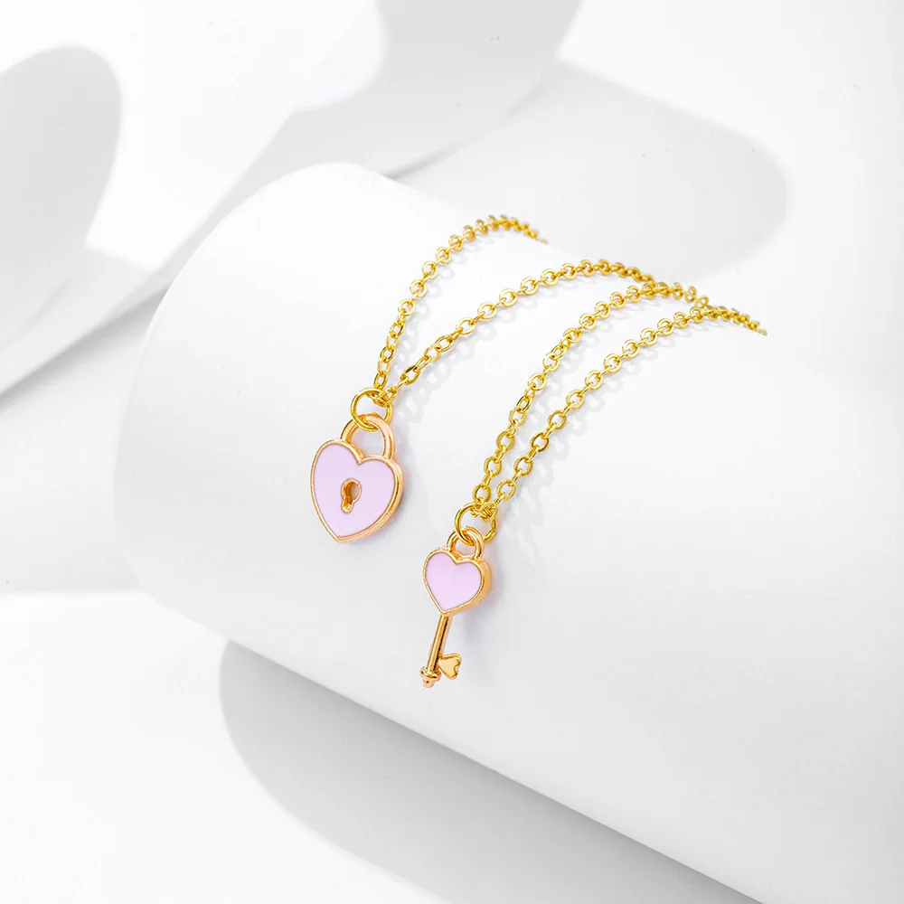 

2Pcs/set Retro Key and Lock Oil Dripping Pendant Necklace for Lovers Fahion Necklace Jewelry Fashion Couple Necklace Gifts