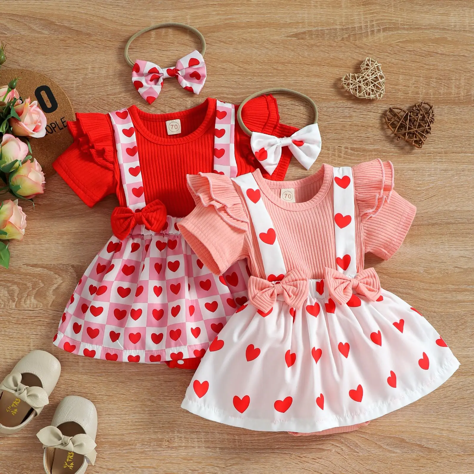 

Infant girls short-sleeved flying-sleeved love bow one-piece romper suit