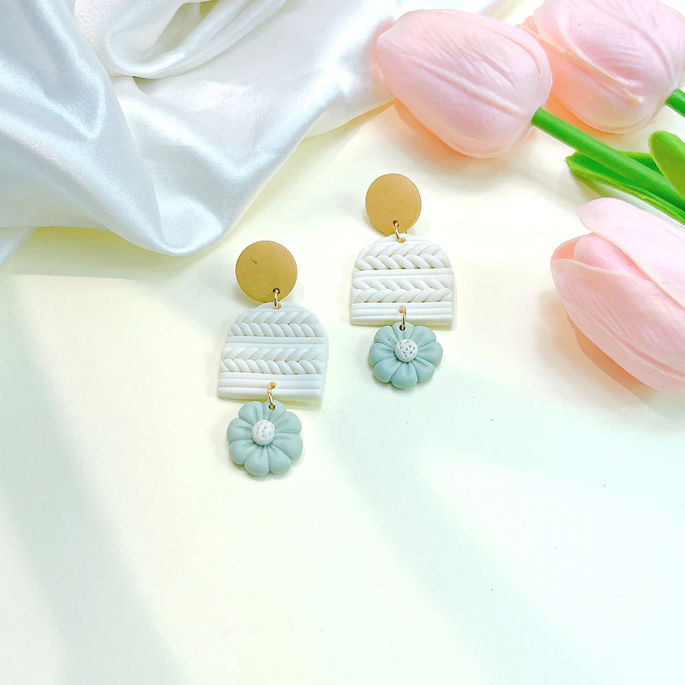 

Geometric simple weaving pattern small daisy fresh design sense all-match girls summer youth earrings fashion earrings female