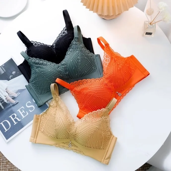 

He Siqi a fashionable high-end lace splicing adjustable bra with hair style, insensible side breast underwear