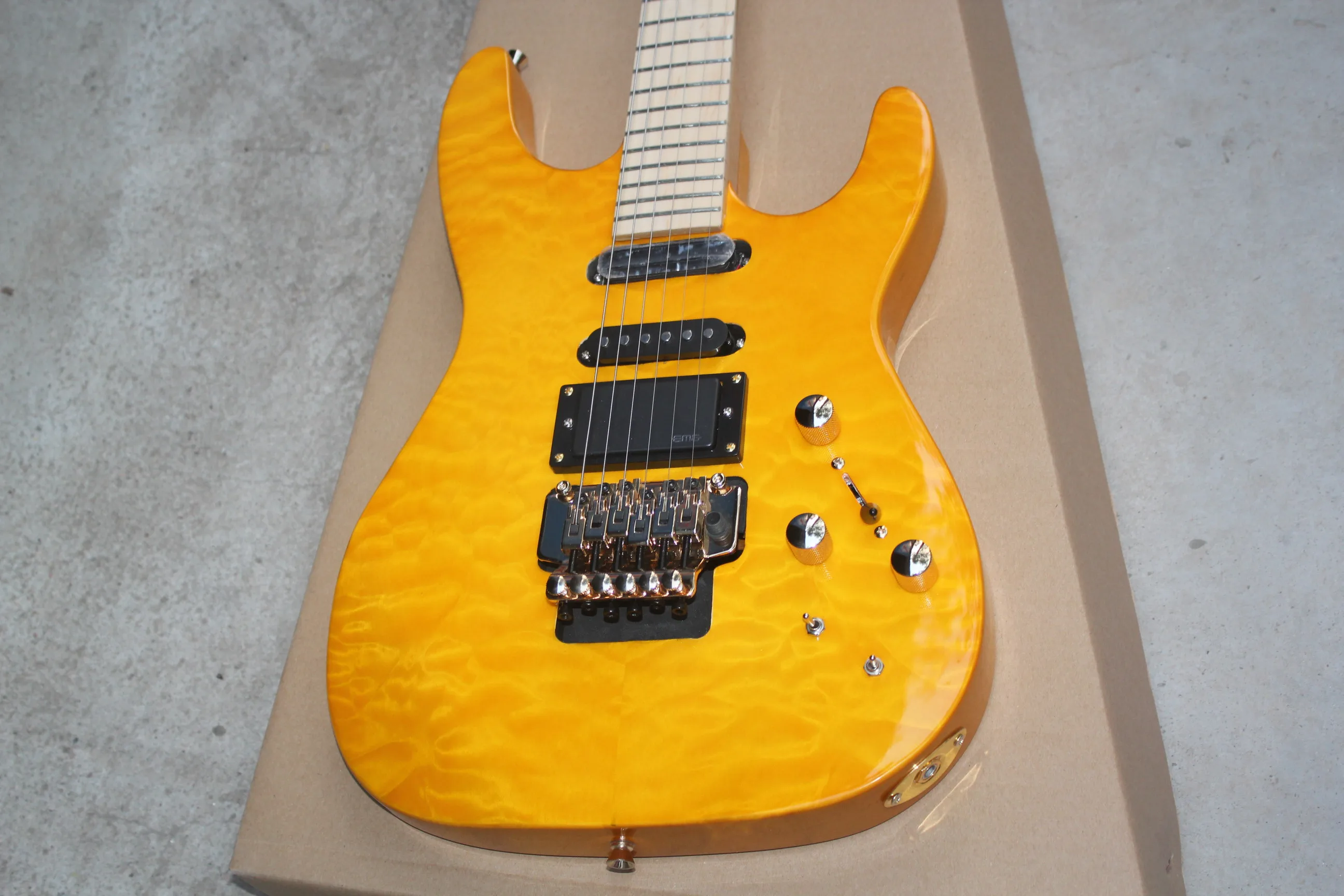 

Limited Edition Jackson Yellow Amber Qulit Maple Top Electric Guitar Floyd Rose Tremolo Bridge 9v Battery EMG Active Pickups
