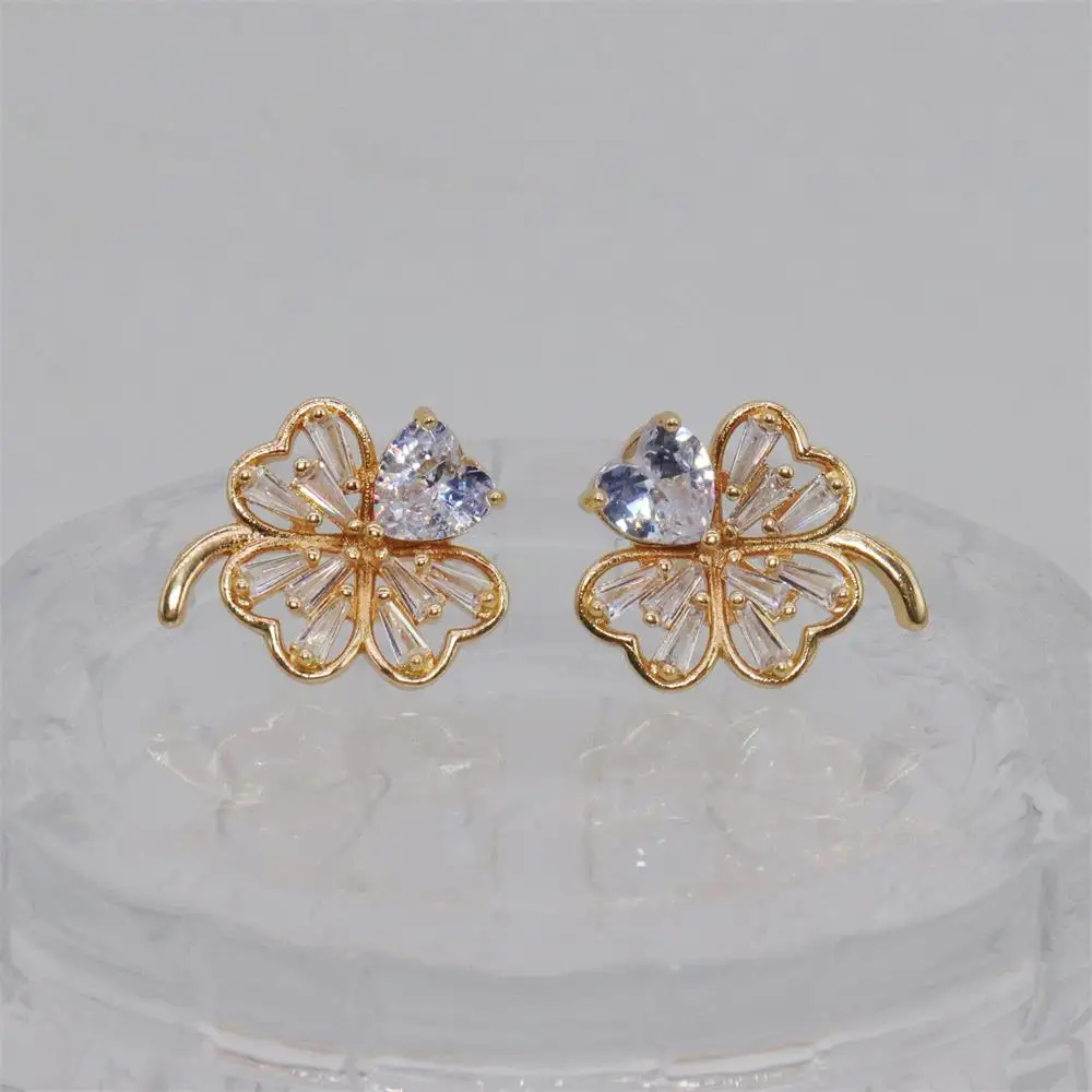 Цепочка с подвеской в виде четырехлистного клевера фианитом