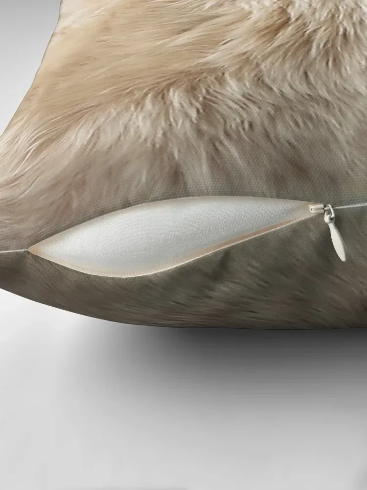 Кремовая подушка из искусственного меха с принтом овчины реалистичное