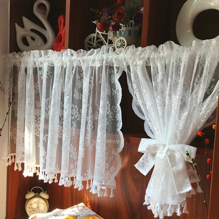 

Короткие прозрачные шторы из полиэстера