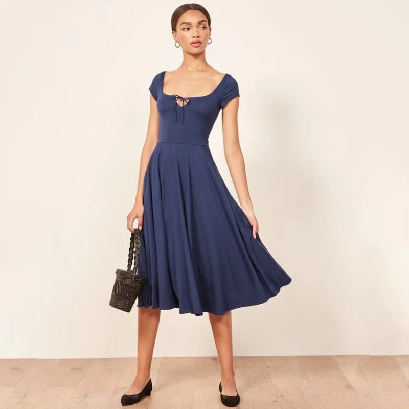 

In the summer of 2023, the new square-neck lace-up A-line skirt is a long dress with elastic waist.