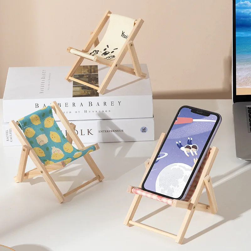 

Minimalist and Creative Mini Wooden Beach Chair Decoration Office Desktop Mobile Phone Stand Photography Prop Decoration
