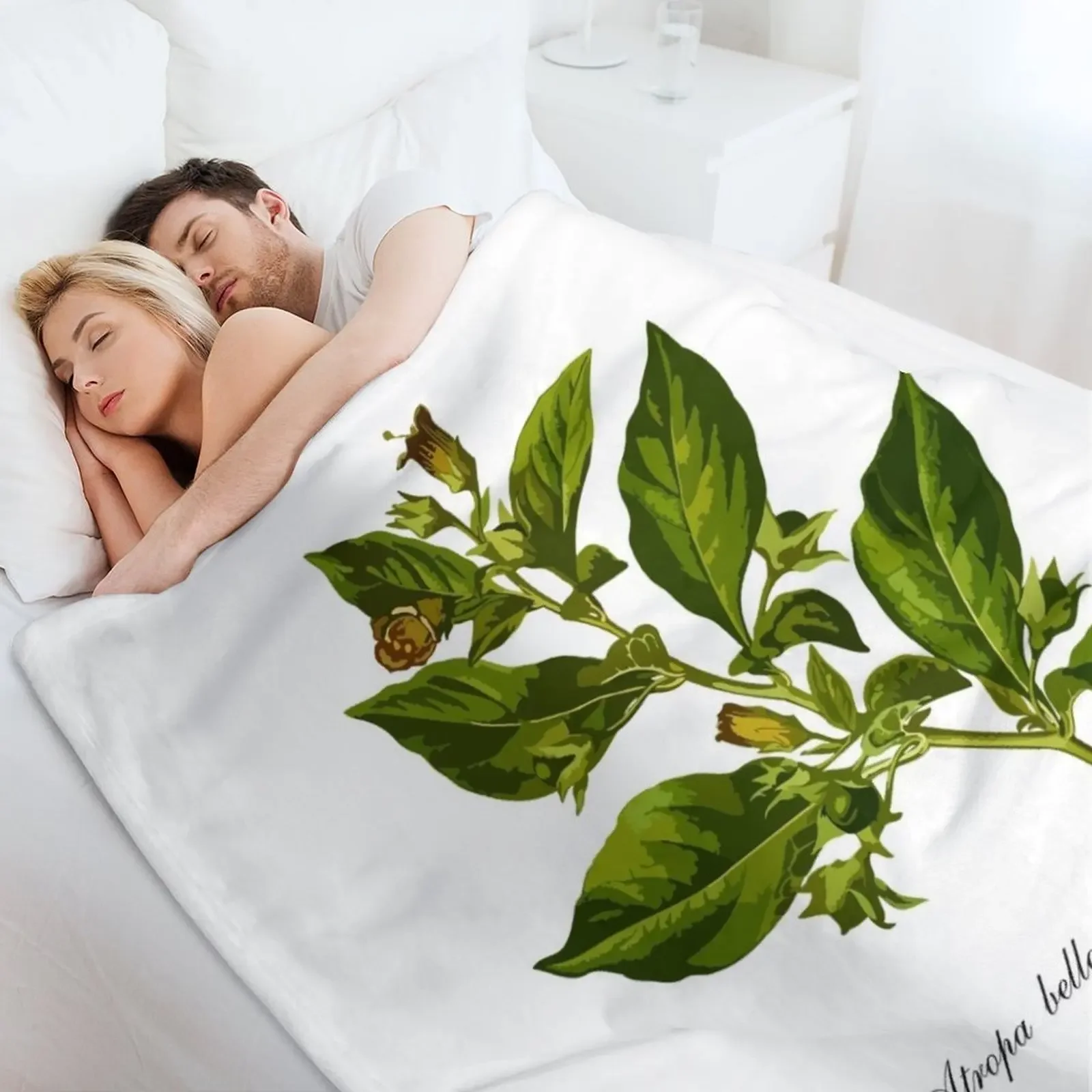 Черный смертельный ночной абажур (Атropa Белладонна) Плед теплое для зимы