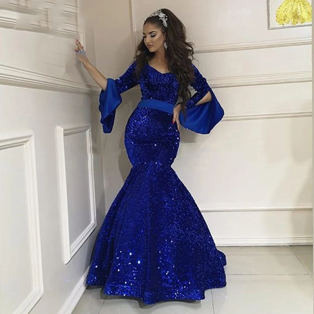 

Вечернее платье с V-образным вырезом и длинными рукавами