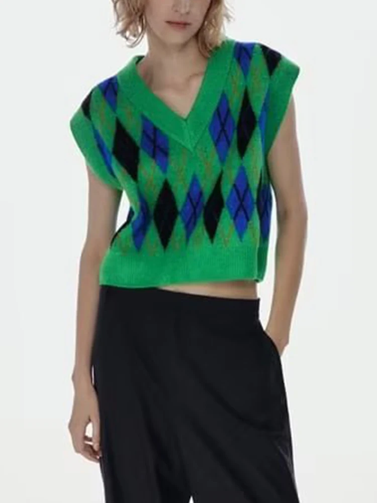 

TRAF Autumn 2022 Women Argyle Pattern Knitted Vest V Neck Sleeveless Waistcoat Female Casual Tops BB221226
