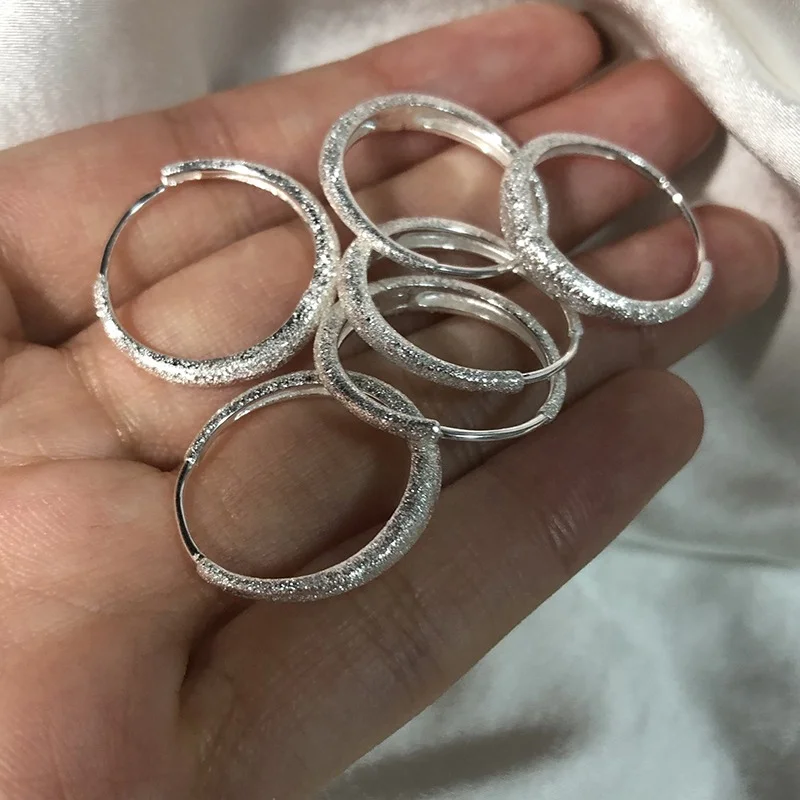 Фото Женские круглые серьги-кольца из серебра 925 пробы №2